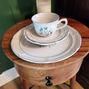 Vintage Covington Blue and White Floral Dinnerware, 4 piece set